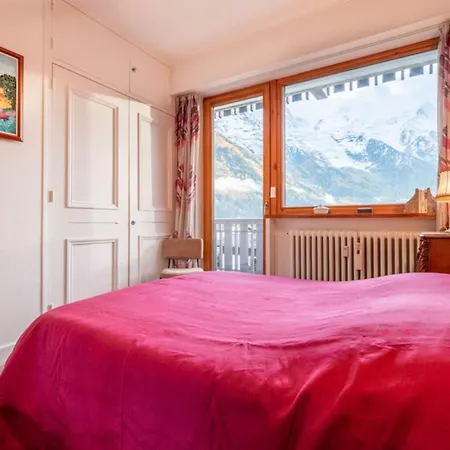 Apartment Spacious With Balcony In