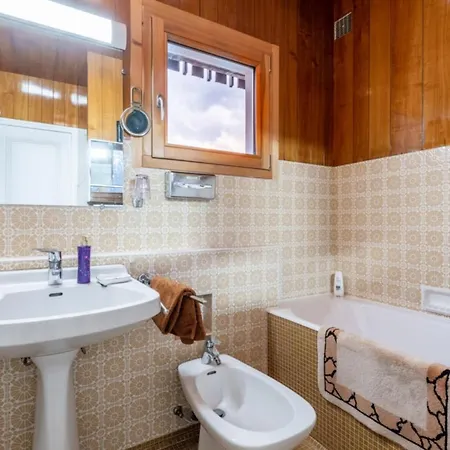 Spacious With Balcony In Lejlighed Chamonix