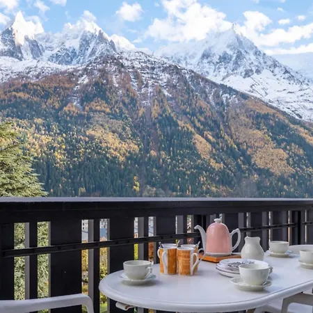 Spacious With Balcony In Apartment