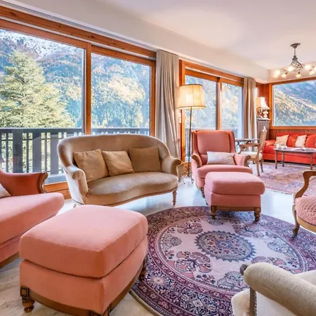 Apartment Spacious With Balcony In *
