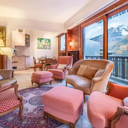Apartment Spacious With Balcony In